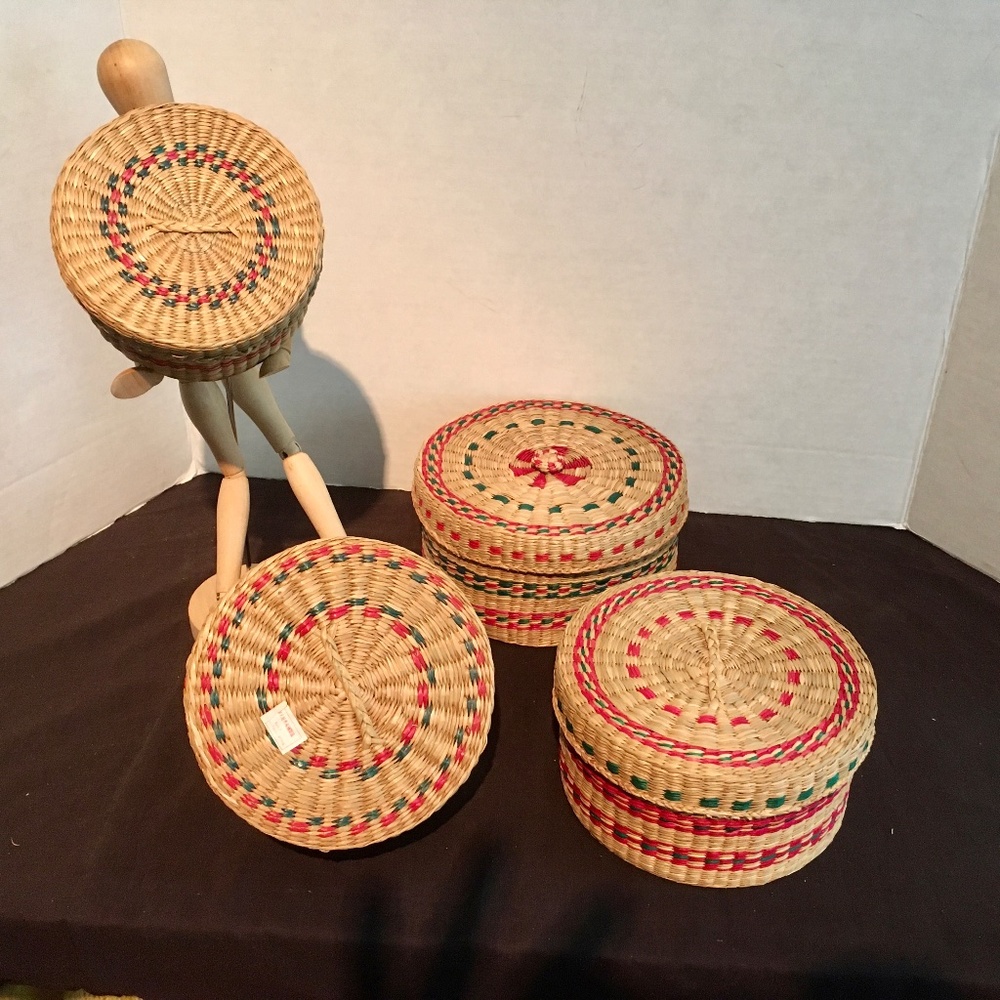 4 pc Vintage BASKETS  with Lids